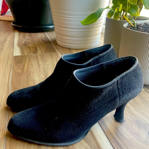 Stuart Weitzman bootie suedes black 8.5 M - Picture 1 of 10